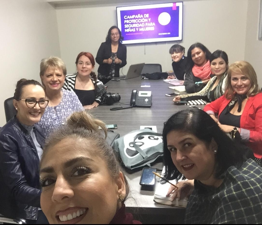 Reunión de trabajo organizando campaña de prevención para niñas y mujeres en Tijuana