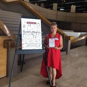 AMM presentando libro Grandes Mujeres junio2017 cecut