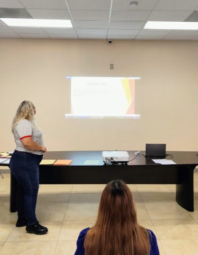 Taller Trabajando en Equipo impartido por la Doctora Adriana Mendioléa en el Centro de Justicia para las Mujeres en Baja California CEJUM