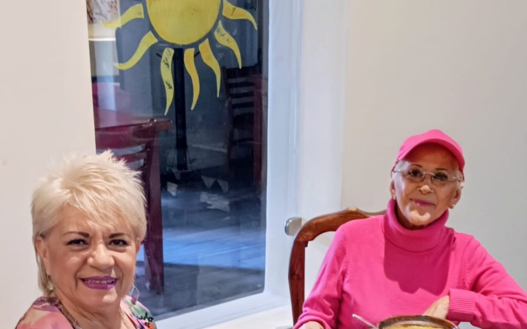 Con la Mtra Irma Melgar recordando los inicios del Grupo Mujeres Fronterizas Octubre 2025