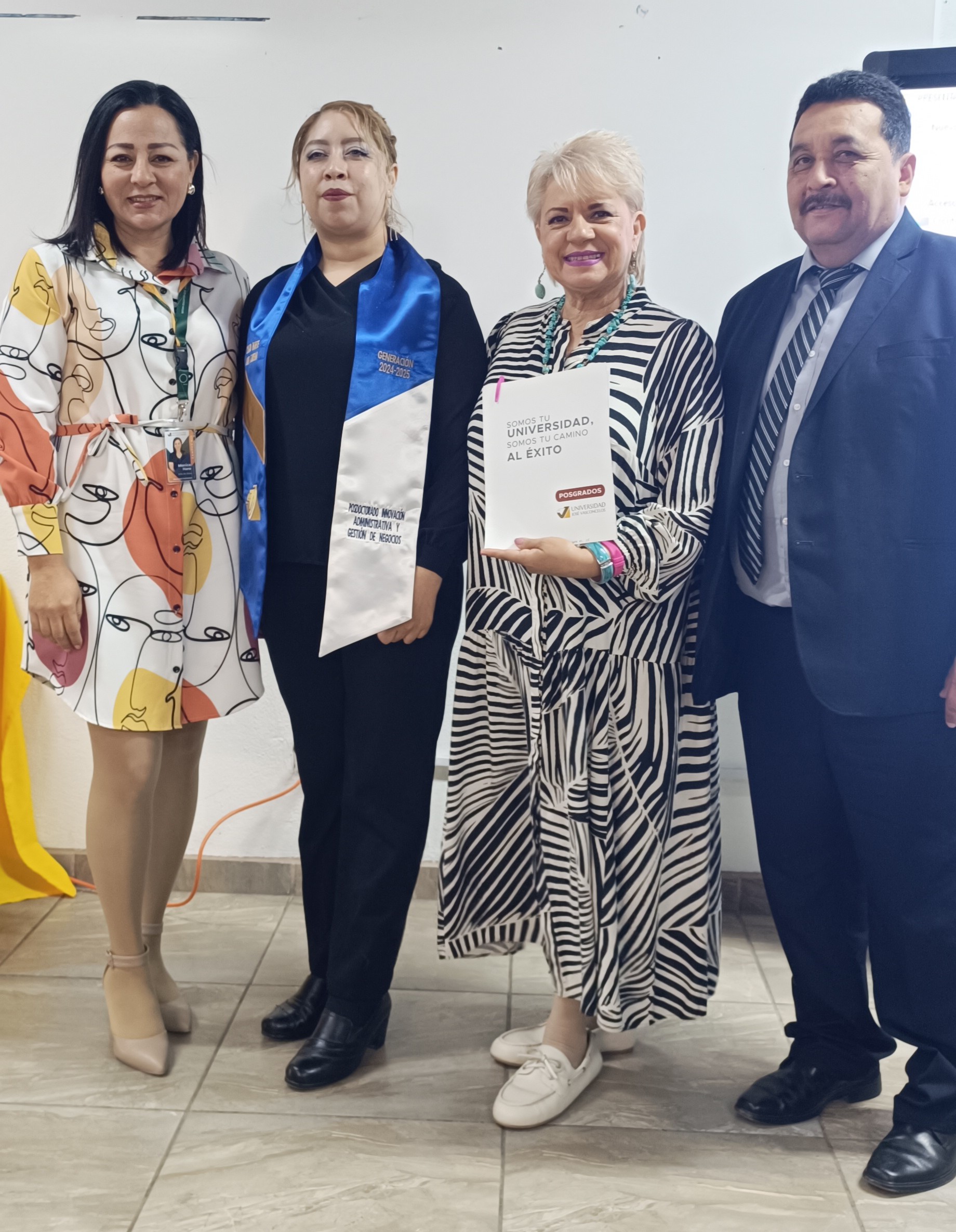 La Doctora Adriana Mendioléa moderando el Segundo Simposium deInvestigación del Sistema Educativo José Vasconcelos – muchas felicidades