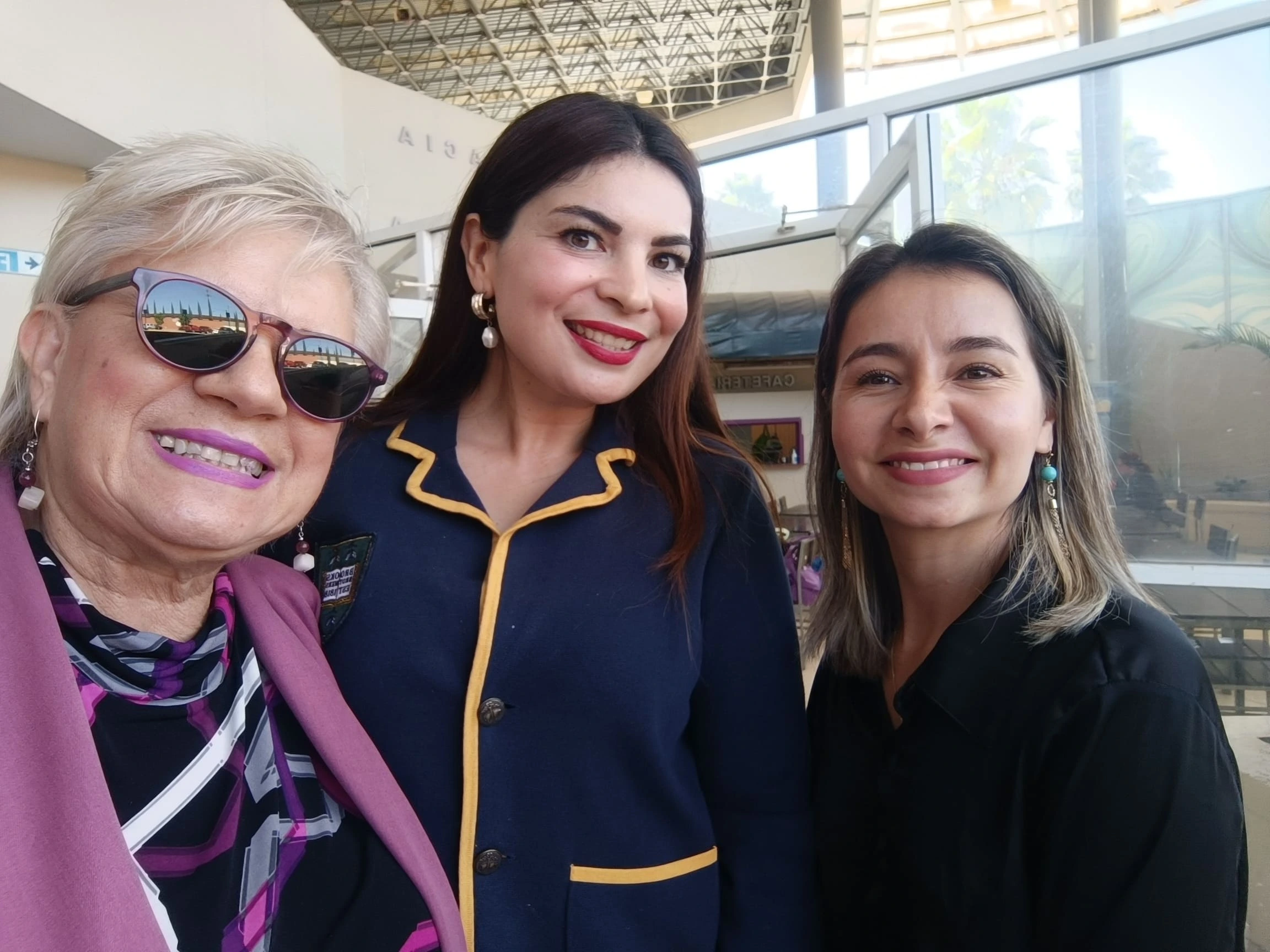 La Doctora Adriana Mendioléa en la sesión de trabajo de las Embajadoras del Hospital de Salud Mental de Tijuana. Octubre 2025