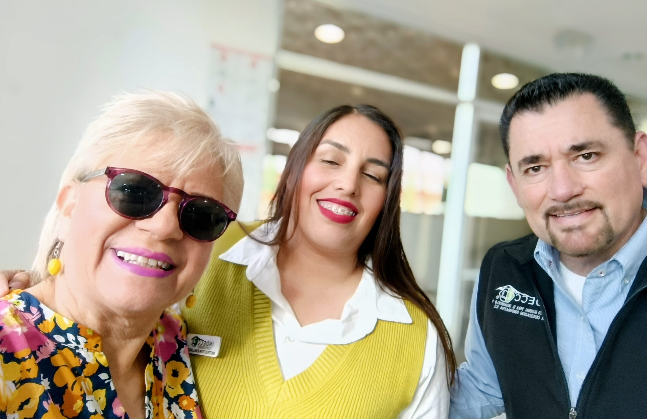 Doctora Adriana Mendioléa con el Mtro. Victor Soto y la Lic. Diana Bustos -Estándares de Competencia. Octubre 2025