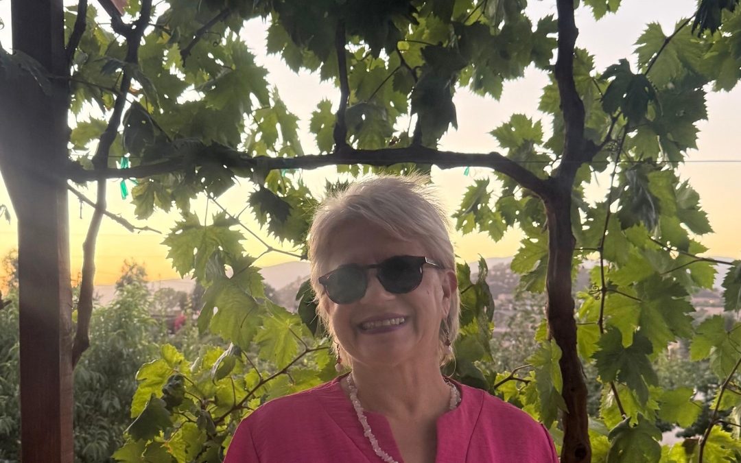 En Valle de Guadalupe con la Mtra. Diana Mendioléa y la Lic. Geovanna GómezLlanos, octubre 2025