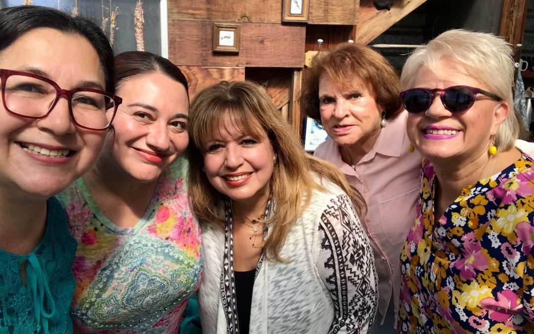 Doctora Adriana Mendioléa con la Mtra. Paty Blake, la Mtra. MartinaMontenegro, y las Lic.Miriam y Ana. Octubre 2025