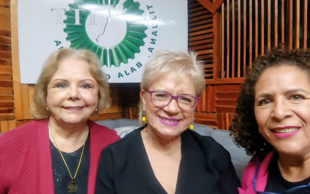En el programa de radio Mujeres Fronterizas la Doctora Adriana Mendioléa entrevistando s la Dra. María Esther Mary Uriegas y la Dra. Alma Espinoza88.7 fm Radio Tecnológico noviembre 2025