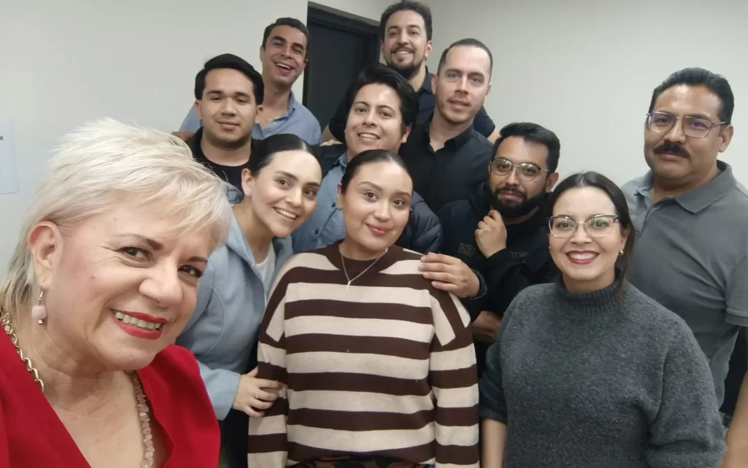 En la universidad Xochicalco Ensenada en la sesión de análisis de entrevistas videos ena materia Proyecto de Aplicación Febrero 2026