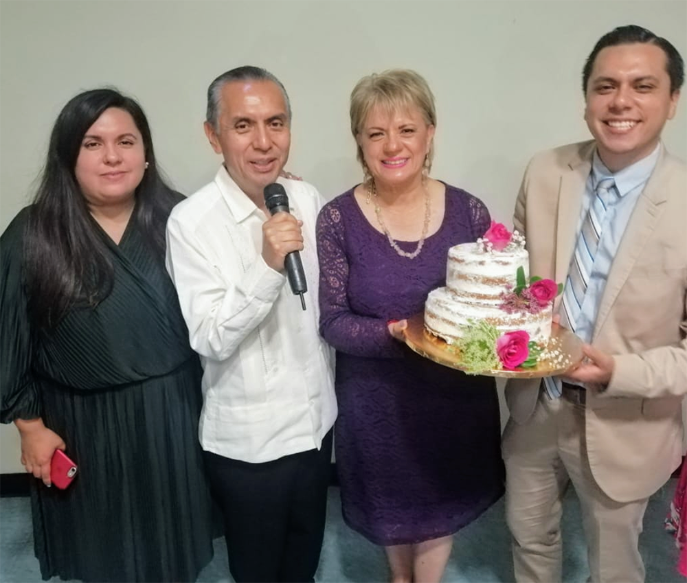 Reconocimiento como Mujer de Exito a la Doctora Adriana Mendiolea Martínez