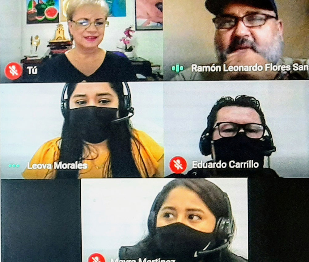 La Doctora Adriana Mendiolea en reunión de trabajo virtual en CESUN Universidad.