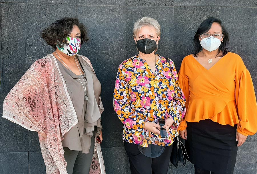 Doctora Adriana Mendiolea con la Mtra Delia Avila y la Dra Araceli Almaraz