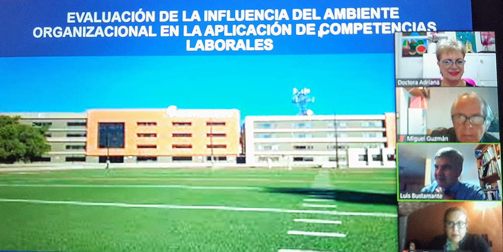 Examen de grado del hoy Doctor en Educación Luis Bustamante