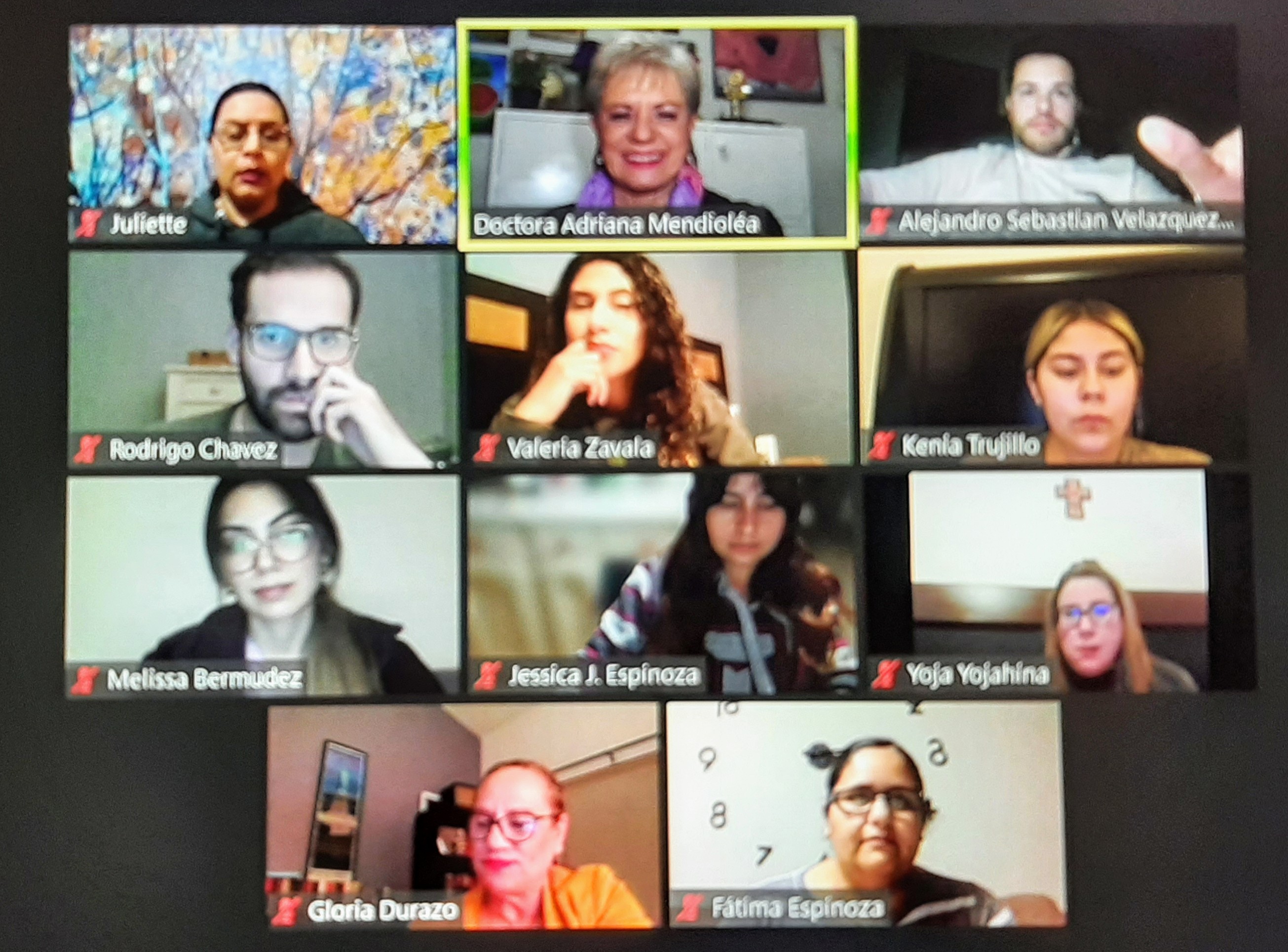 Con la participación de la Mtra. Gloria Elvira Durazo comentando sobre Evaluación con los alumnos de la Doctora Adriana Mendioléa de la Maestría en Docencia en CEUX Tijuana