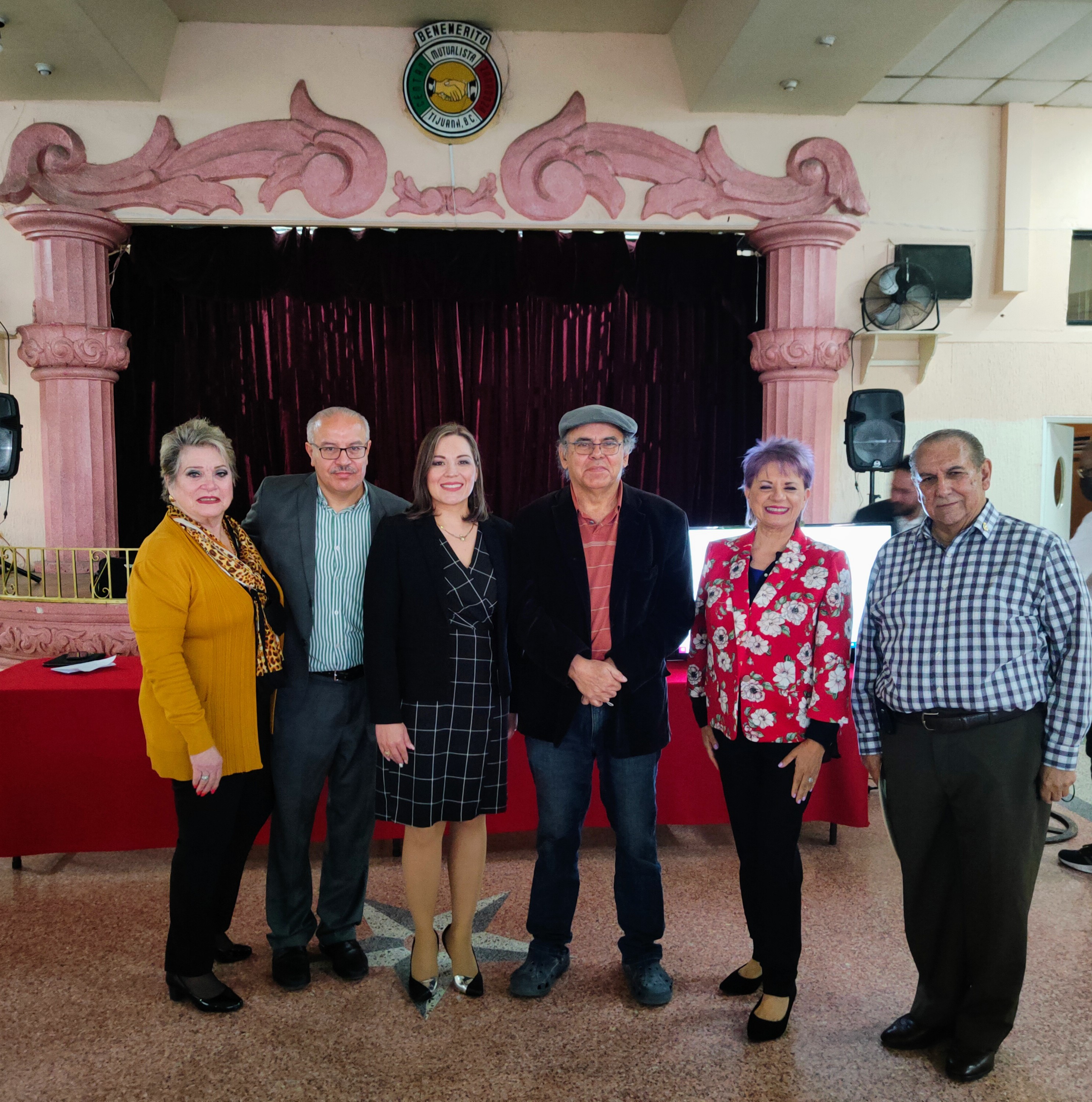 La Dra Adriana Mendiolea en la reunión de trabajo sobre la celebración del día de la californidad convocados por el Centro Mutualista Xaragoza