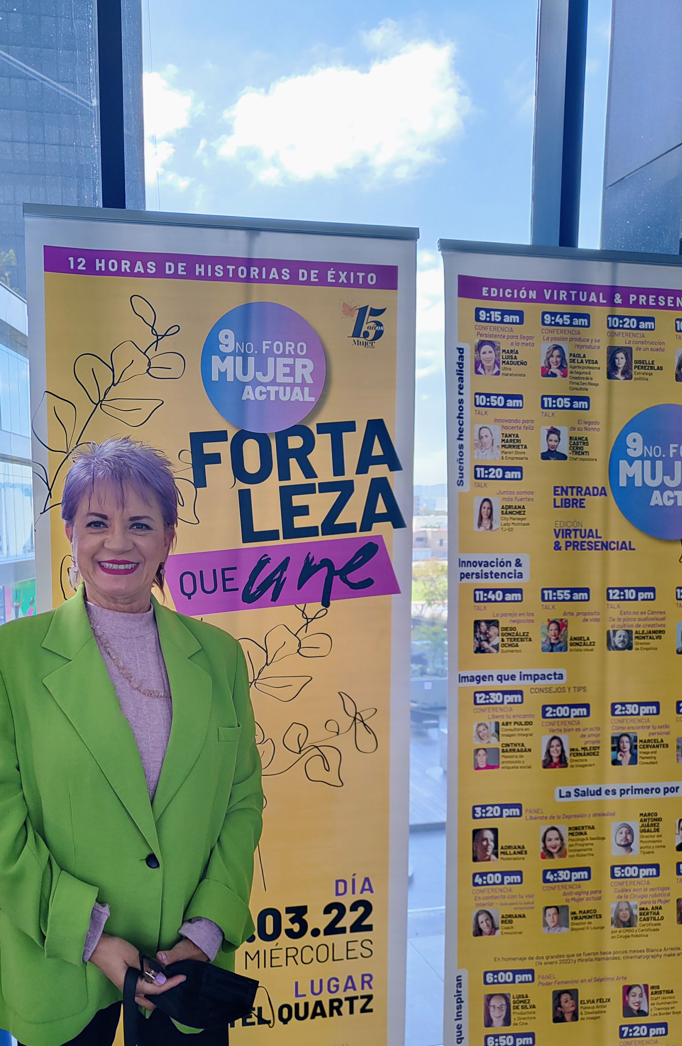 Doctora Adriana Mendiolea en e la noveno foro de Mujer Actual