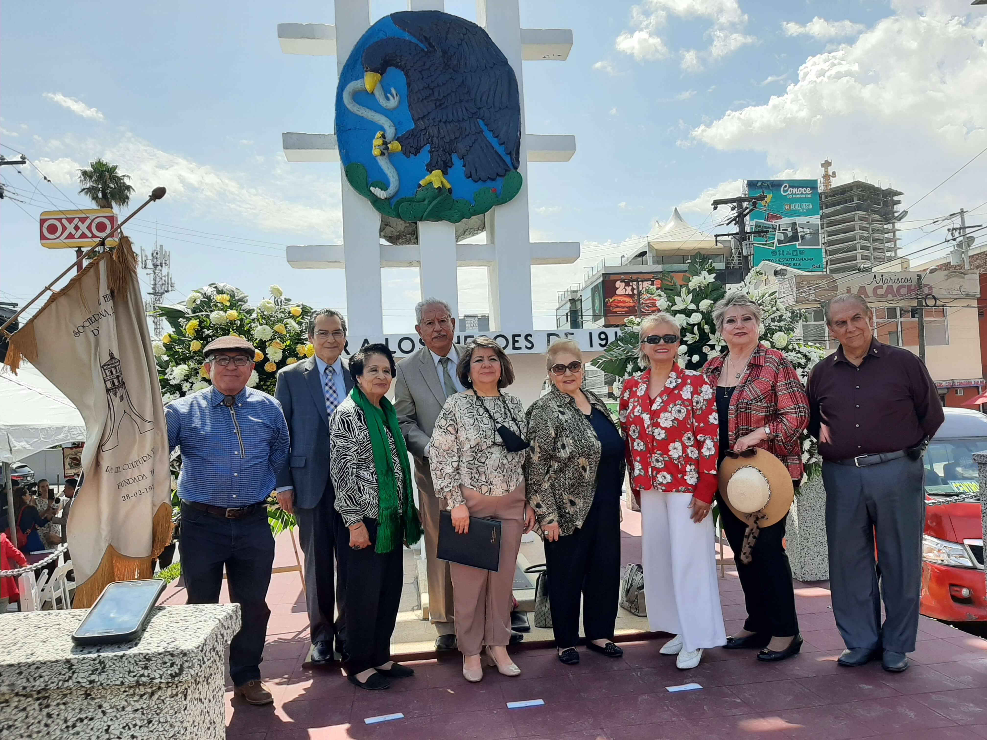 La Doctora Adriana Mendioléa con la Sociedad de Historia de Tijuana