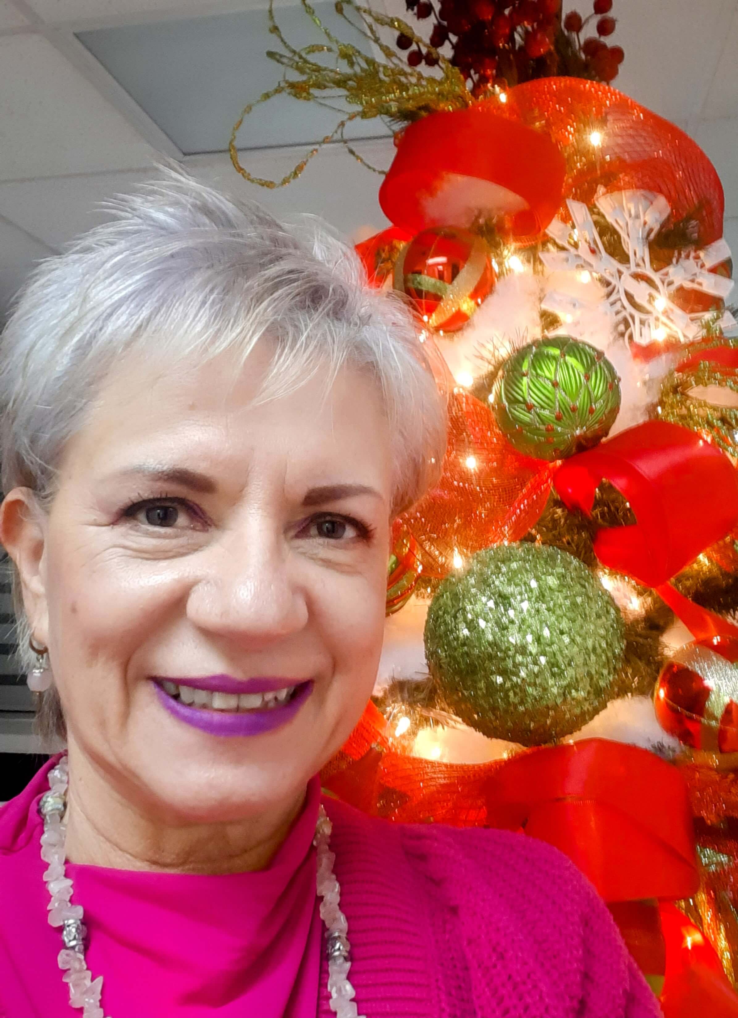 Comentando la Doctora Adriana Mendioléa sobre Empoderamiento Personal para esta Navidad – en Uniradio 1740 am