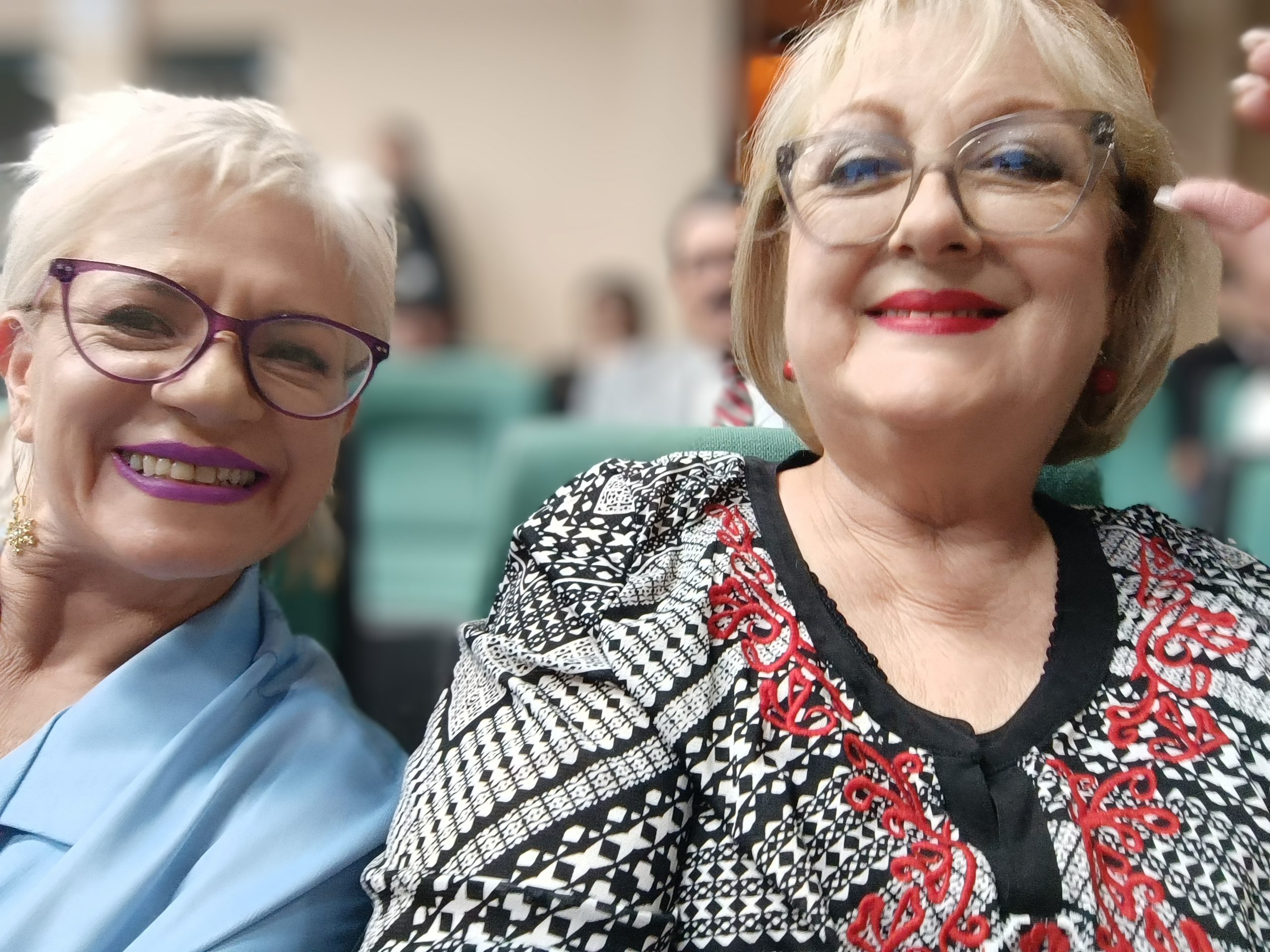 Doctora Adriana Mendioléa con la Dra. Kora Basick en la Sociedad deHistoria de Tijuana 14 nov 2023