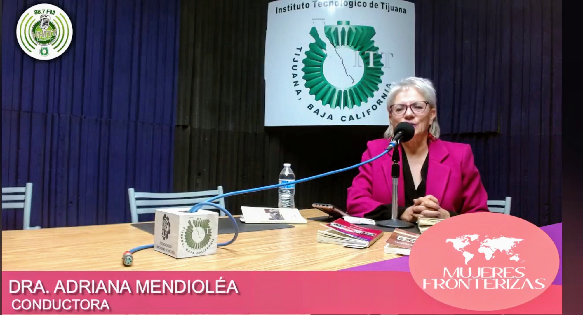 Conduciendo el Programa de Radio Mujeres Fronterizas en el 88.7 fm RadioTecnológico, la Doctora Adriana Mendioléa Martínez Presidente Fundadora deMujeres Fronterizas 21 diciembre 2023