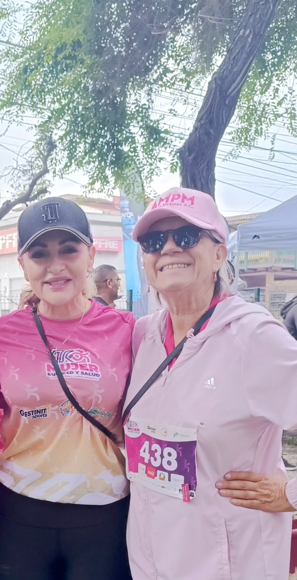 Gina Cruz y Dra. Adriana Mendioléa