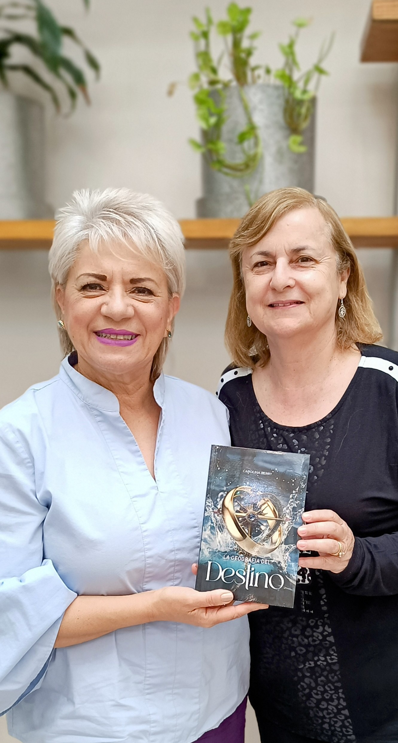 Con la escritora Carolina Berry en la presentación de su libro La Geografíadel Destino 28 febrero 2025 Centro Cultural Tijuana CECUT