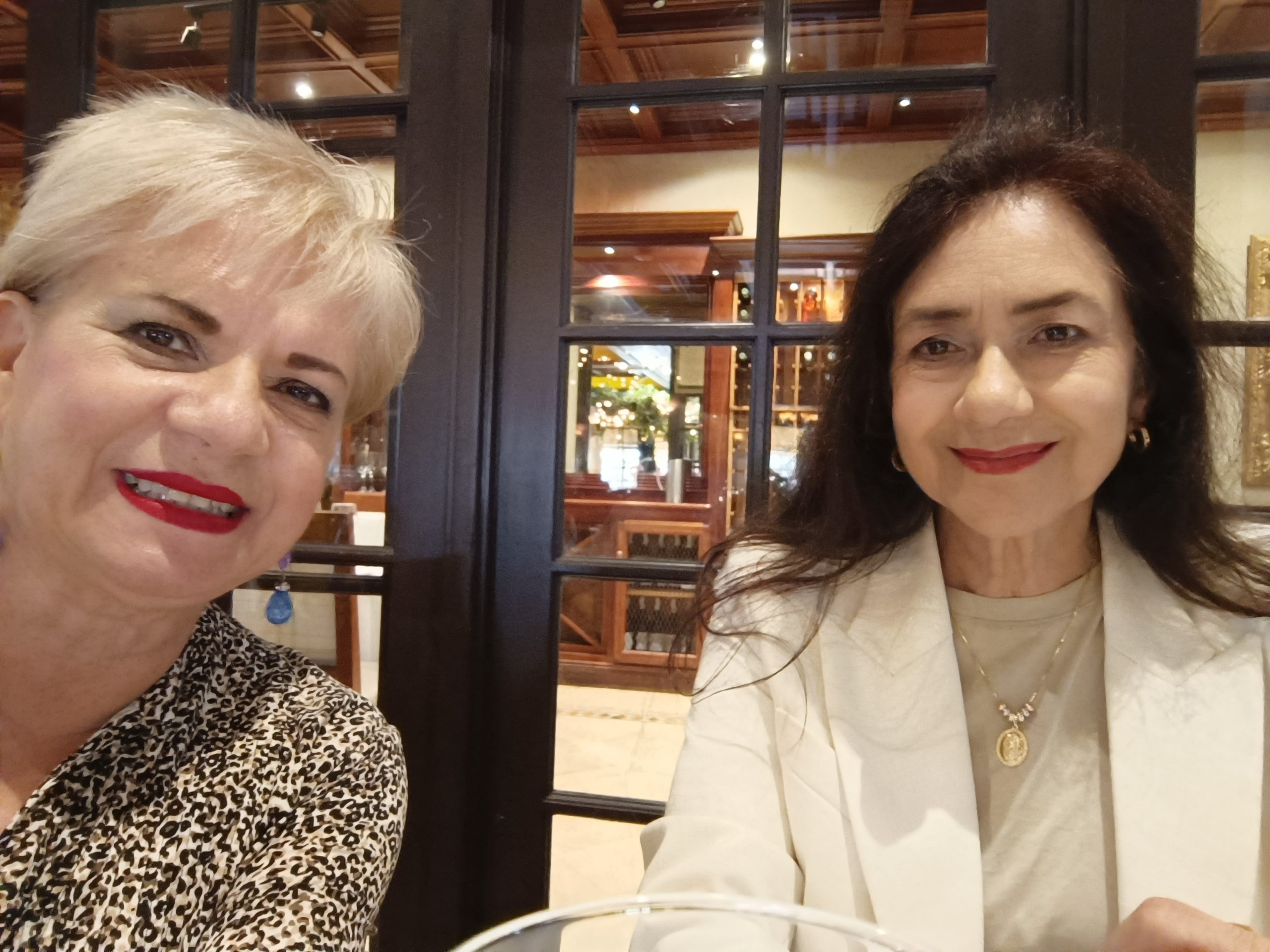 Sesión de trabajo Mujeres Fronterizas la Presidenta Fundadora DoctoraAdriana Mendioléa y la ex presidenta Lic. Franciscana Krauss Agosto 2025