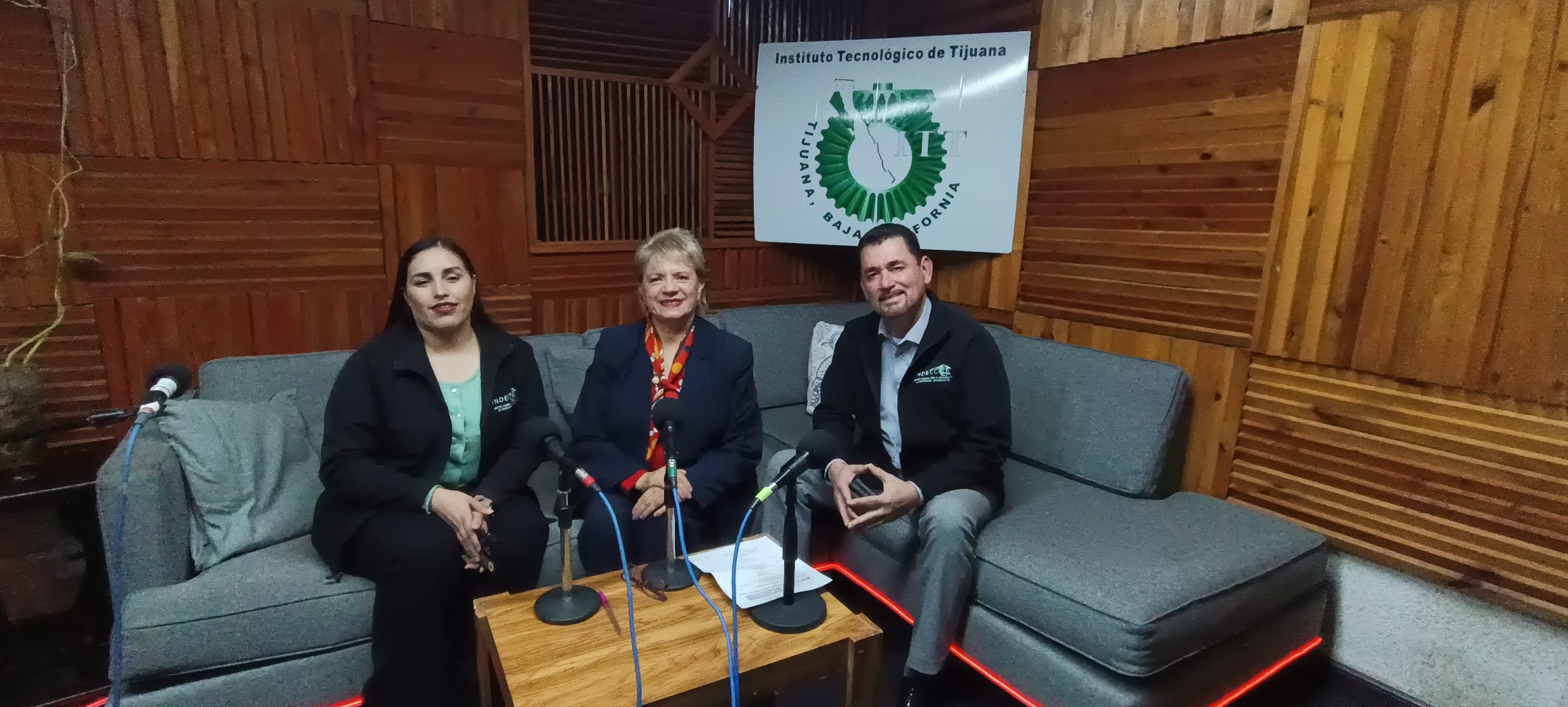 Programa de radio Mujeres Fronterizas, con el Mtro Victor Soto y la LicDíana Bustos. 88.7 fm Radio Tecnológico. Febrero 2026
