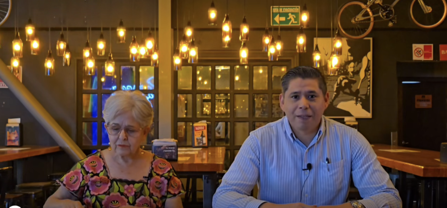 Con mucha emoción, compartimos este momento en el que el comité de Curva Editorial, Alianza de Mujeres por Mujeres y Cervecería Ícono anuncia a la autora ganadora de nuestro concurso literario.