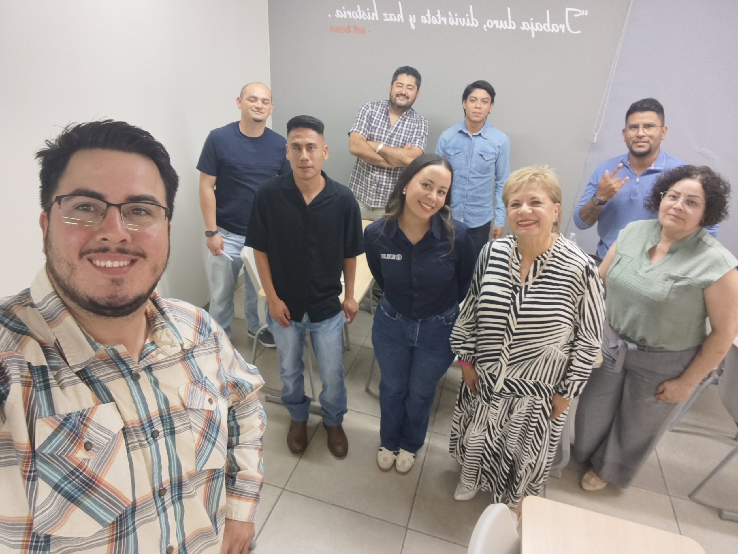 MBA séptima generación en sesión de Proyecto de Aplicación en Universidad Xochicalco en Ensenada Baja California Septiembre 2026